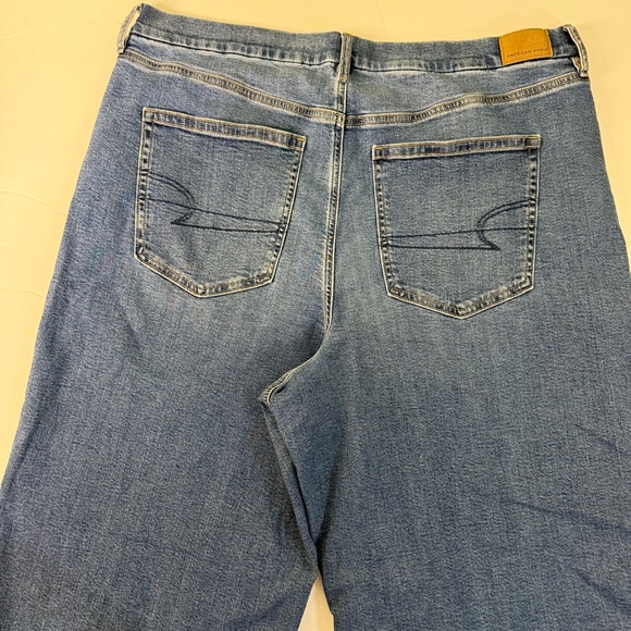 American Eagle woman 20 curvy high rise baggy straight distressed jeans wide leg - Picture 3 of 11